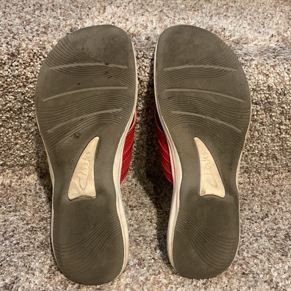 Women’s Clarks Cloudsteppers sandals - Picture 2 of 3